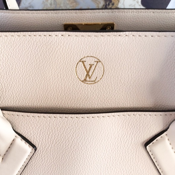 In Stores! Louis Vuitton On My Side Greige Tote - Picture 11 of 15